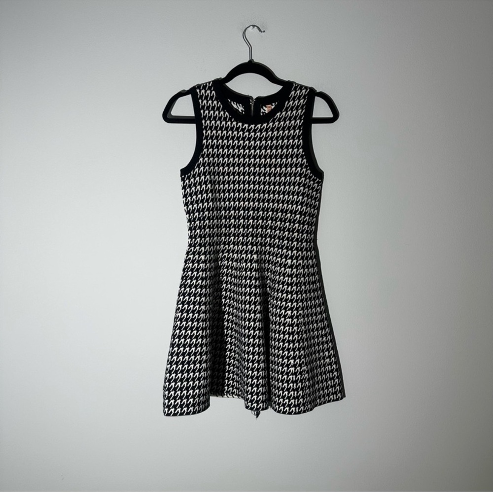 Sweewe Black & White Patterned Fit and Flare Dress Size S